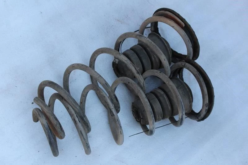 Toyota Land Cruiser 1992 par de muelles helicoidales traseros Foto 2 de 4