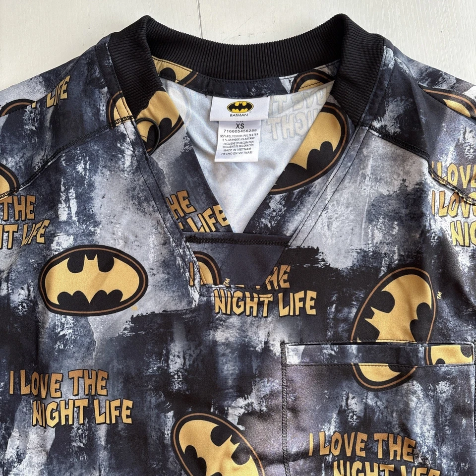 Batman Cherokee Scrubs Tooniforms Mens V Neck Top TF730 Size Extra Small - Image 2 of 4