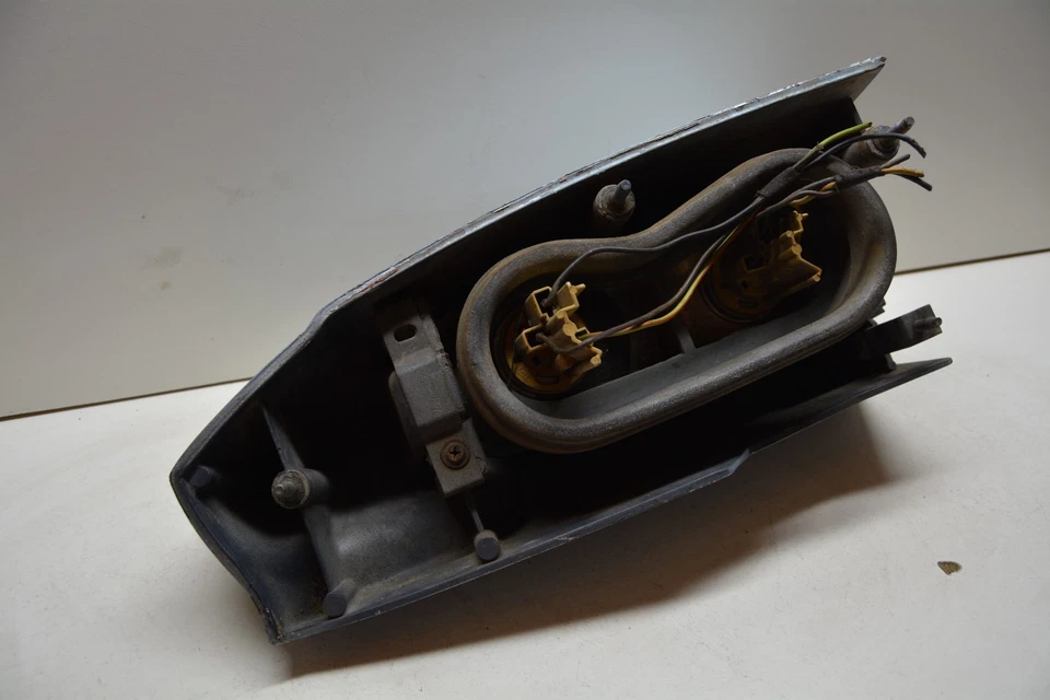 1980-1983 LINCOLN MARK VI LEFT SIDE QTR MOUNTED TAIL LIGHT LAMP OEM, 166-01025 - Image 4 of 4