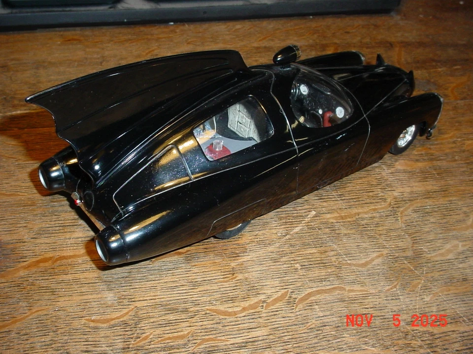 Johnny Lightning 1950's DC Comics Batmobile 1/24 Diecast Model Uprm1 - Image 2 of 4