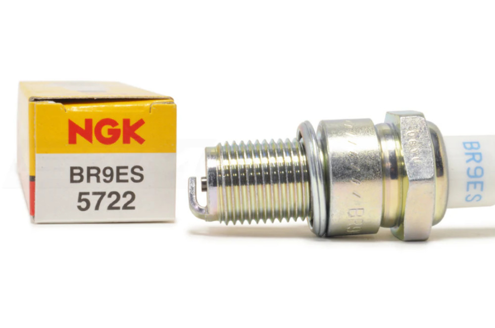 1987-2007 Honda Polaris Ski-Doo Yamaha NGK New Standard Spark Plugs BR9ES 5722