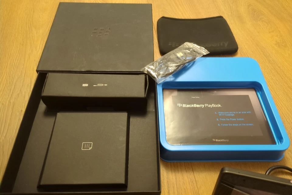 BlackBerry PlayBook 64 GB - P100-64HF Model: ROJ21WW + Power Docking Stand - Image 2 of 4