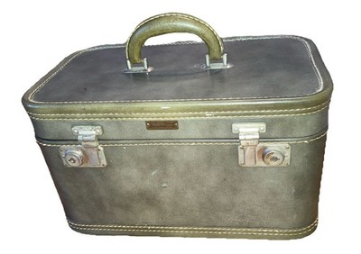 vintage green Flight Weight Wings luggage makeup / train / travel case AS IS