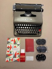 Macchina da scrivere Olivetti Lettera 22 prima serie