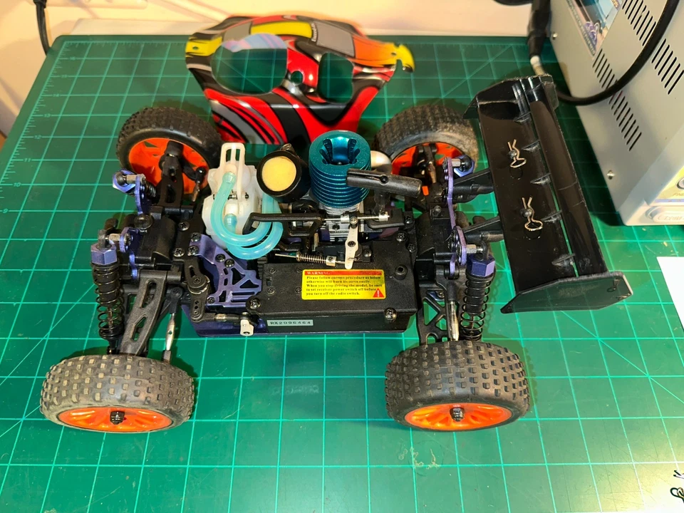 Exceed RC 1/16 nitro 4WD Blur Buggy Rare - Image 4 of 4