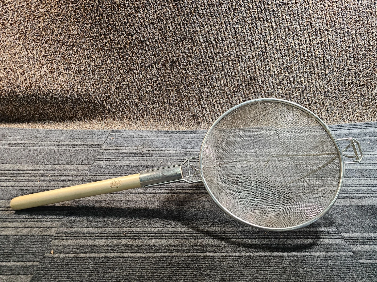 TableCraft 1023 11-3/4" Double Mesh Strainer with Wooden Handle Tin Plated Iron
Opens in a new windo