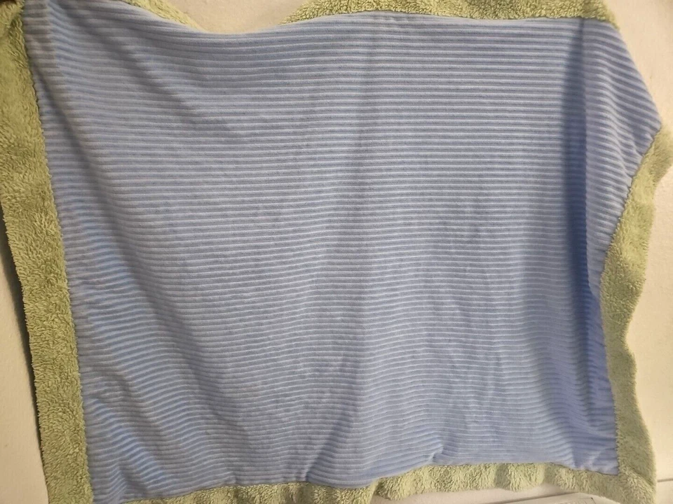 Cobertor de bebê Cocalo azul veludo verde acabamento peludo cetim costas bebês R us - Imagem 3 de 4