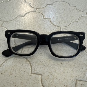 vintage 1950s 1960s eyeglasses AMERICAN OPTICAL black 46□21 plastic fames