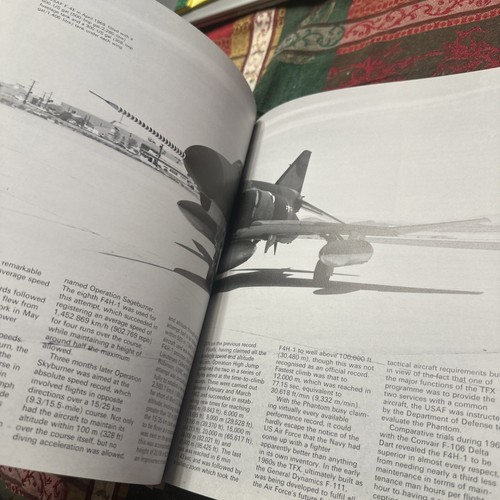 F-4 Phantom II (Super Profile) Hardcover - Christopher Chant - Imagen 9 de 10