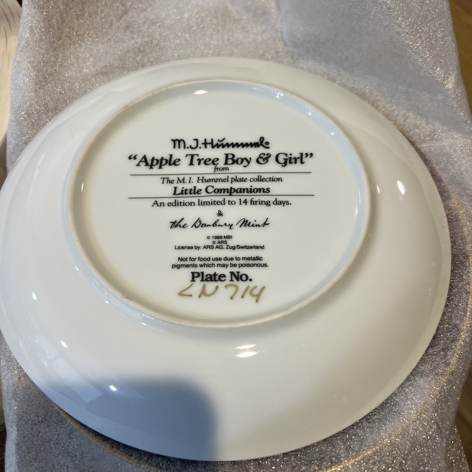 MJ Hummel Apple Tree Boy & Girl The MI Hummel Plate Collection Little Companions