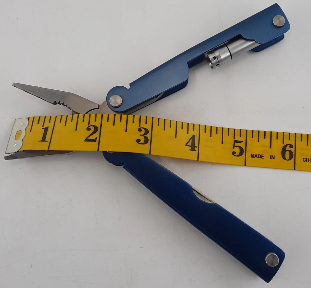 Multi Tool Unbranded, Pliers & Knives, Light is Untested, Rancher and Saw Blades