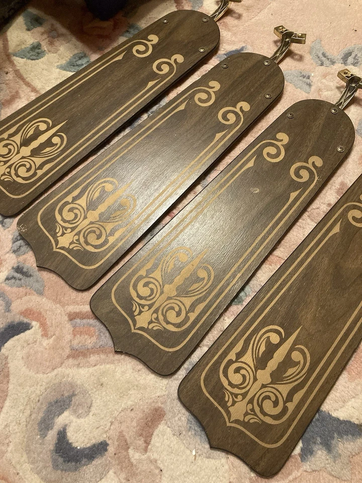 RARO JUEGO DE ASPAS DE VENTILADOR DE TECHO CON PLANTILLA VINTAGE CON DISEÑO ORNAMENTADO Foto 3 de 4