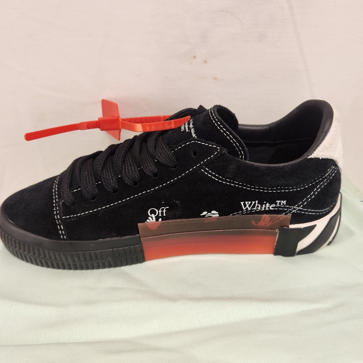 Off-White Vulcanized Low Black White Arrow Sneaker WOMENS  display picture 2
