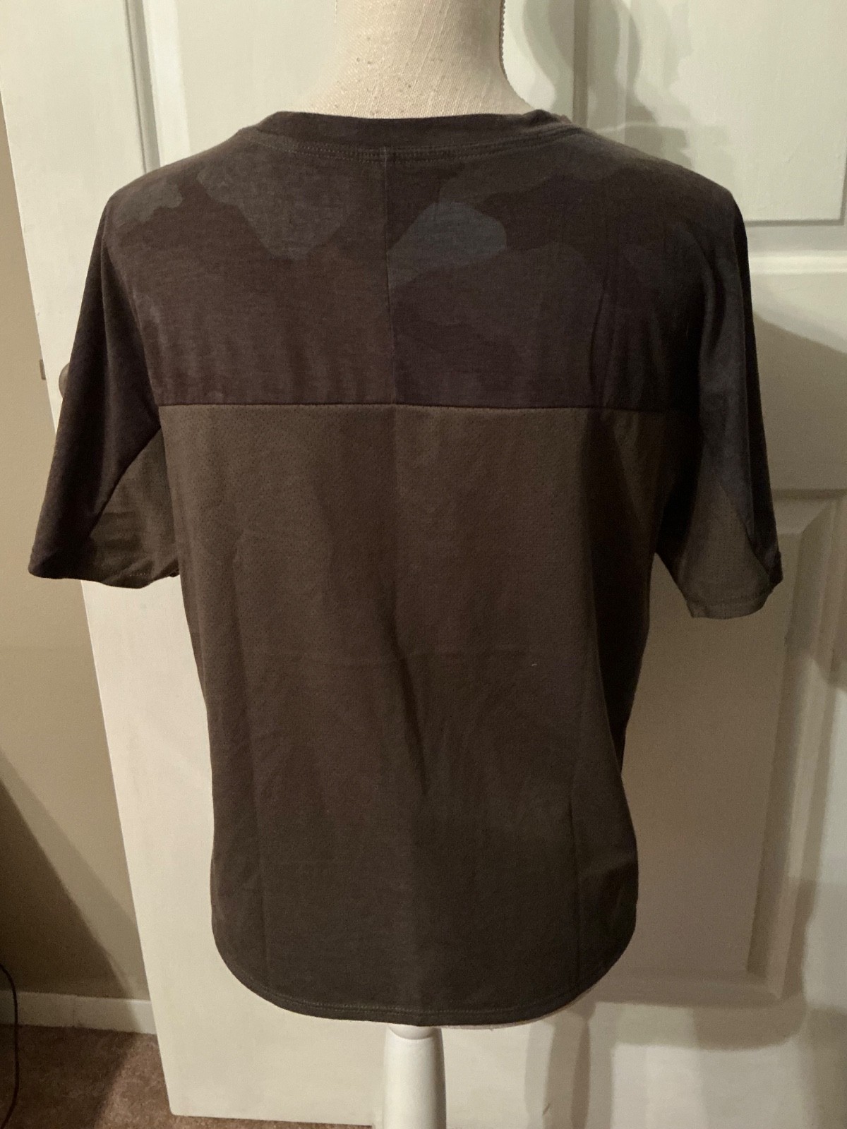 🌸 The North Face Cropped Ladies Camo Green Camouflage T-Shirt Tee  Size M 🌸 thumbnail 4