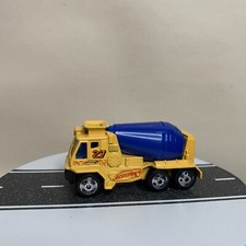 Camion betoniera Matchbox #17 costruiscilo destro giallo con canna blu e 6 ruote