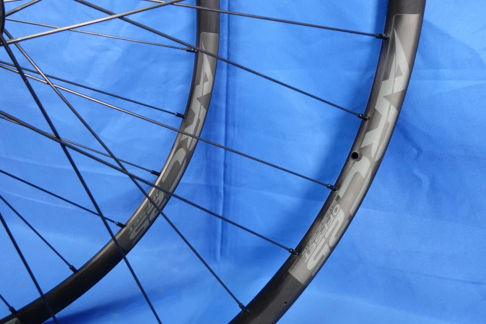 NEW Industry Nine Torch/Easton ARC 25 Gravel CL Disc Wheelset, 12x100, 12x142 - Image 3 of 4