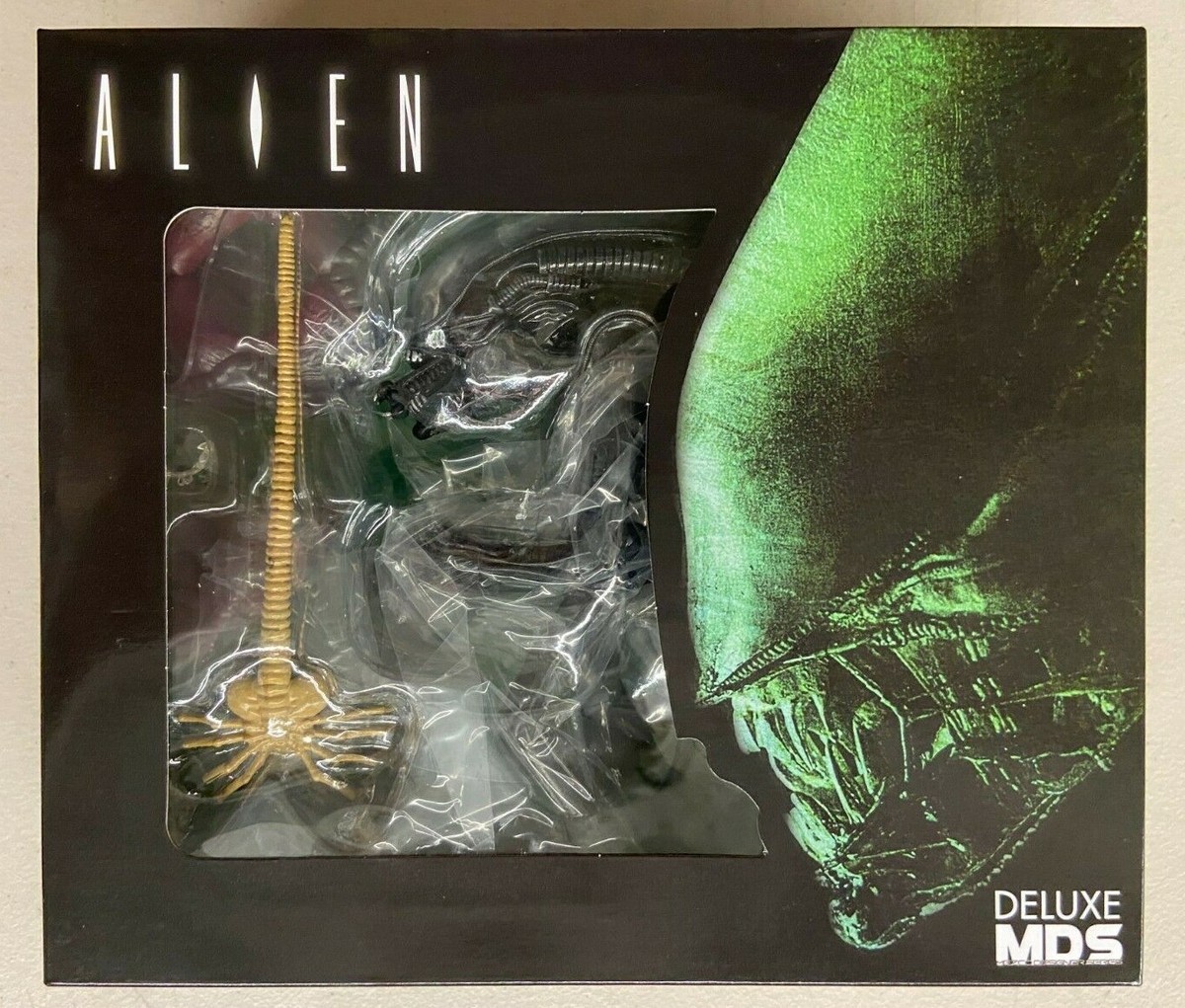 Mezco Toyz Mezco Designer Series MDS Alien Movie 1979 Deluxe Alien