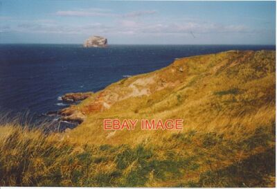 PHOTO  COASTLINE WEST OF CANTY BAY. THE COAST ROAD WEST OF TANTALLON CASTLE HAS