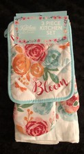 NWT Kitchen Outfitters 3 Piece Kitchen Set Includes:Oven Mitt Pot Holder Towel