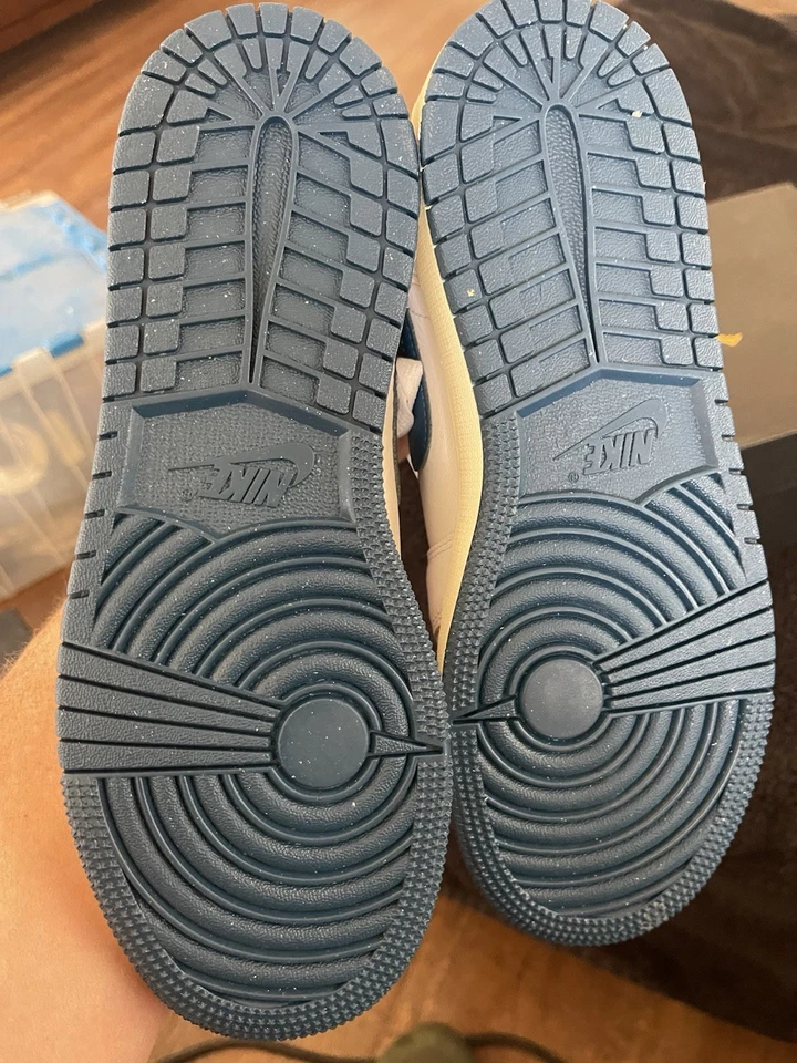 Air Jordan 1 Mid SE GS Blanco Industrial Azul 5y Nuevo En Caja Fresco Foto 3 de 4