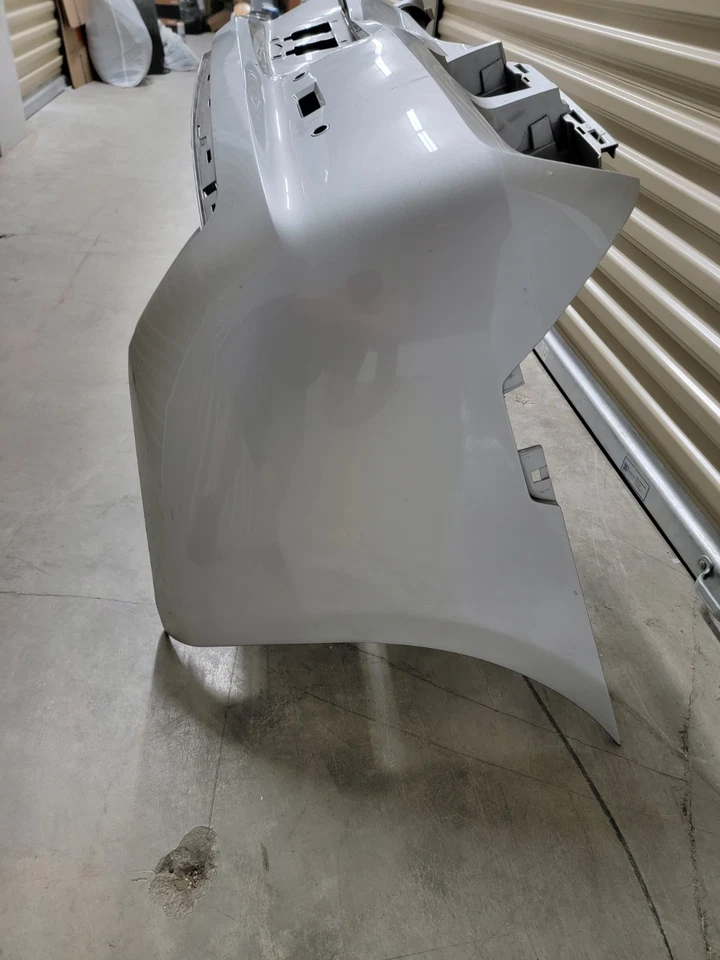 2010 2013 CHEVY CAMARO TAMPA DE PARA-CHOQUE TRASEIRO FABRICANTE DE EQUIPAMENTO ORIGINAL - Imagem 4 de 4