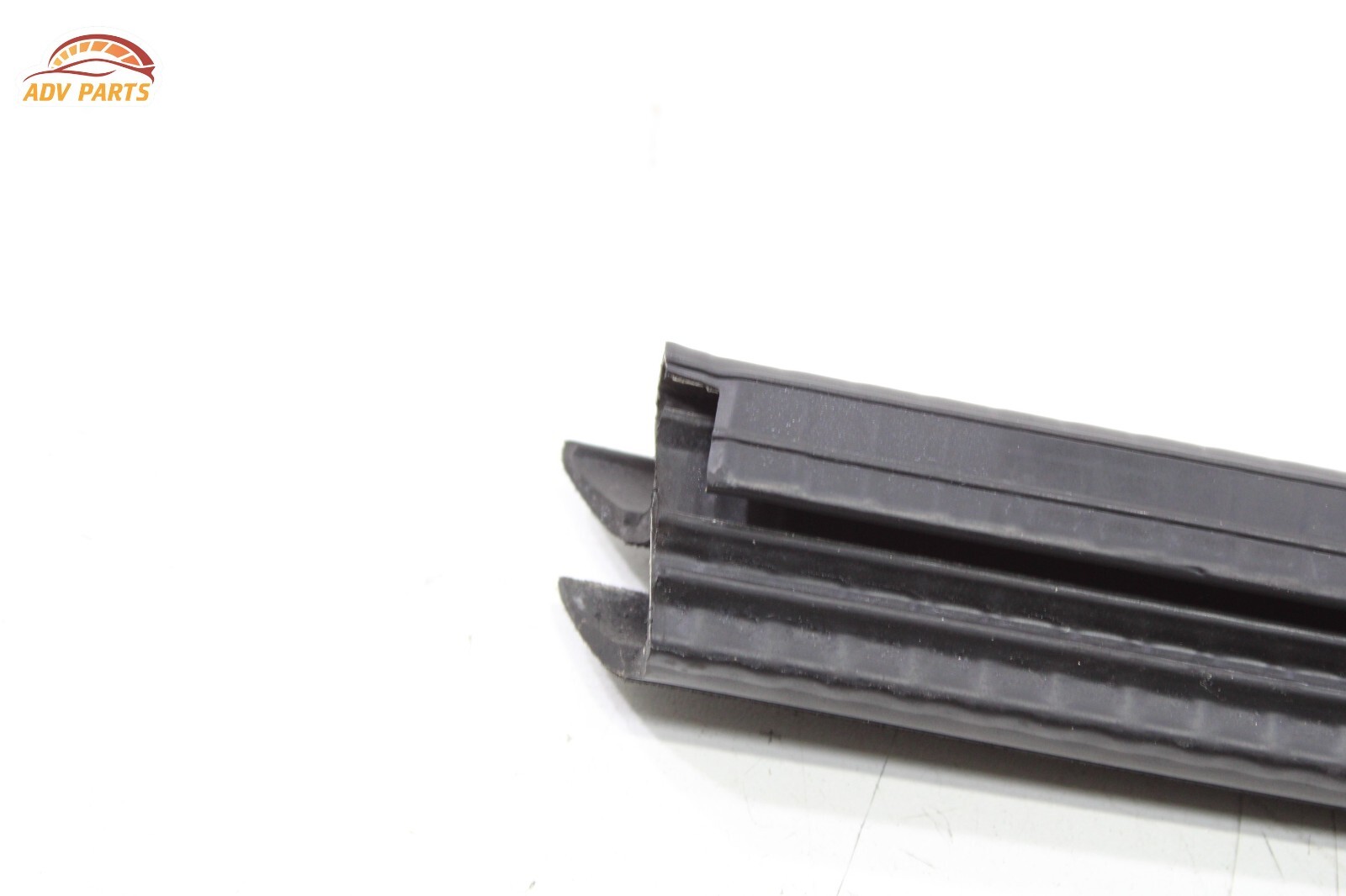 2017-20 BENTLEY BENTAYGA REAR LEFT DOOR WINDOW INNER BELT WEATHERSTRIP SEAL OEM