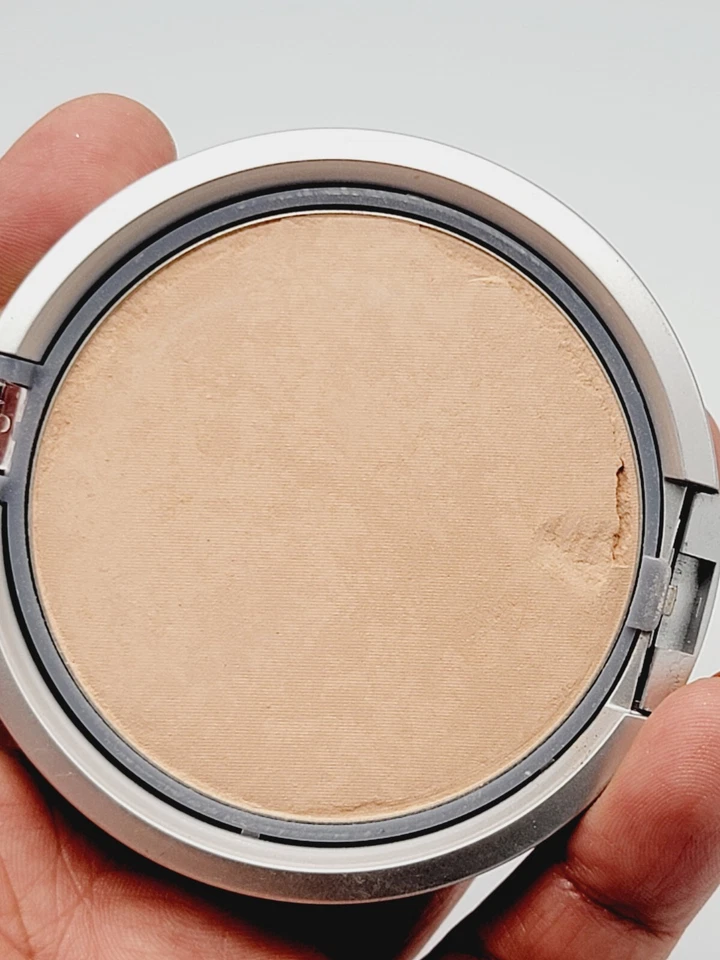 Physicians Formula Talc Free Mineral Wear Face Powder. CREAMY NATURAL  - Image 3 of 3