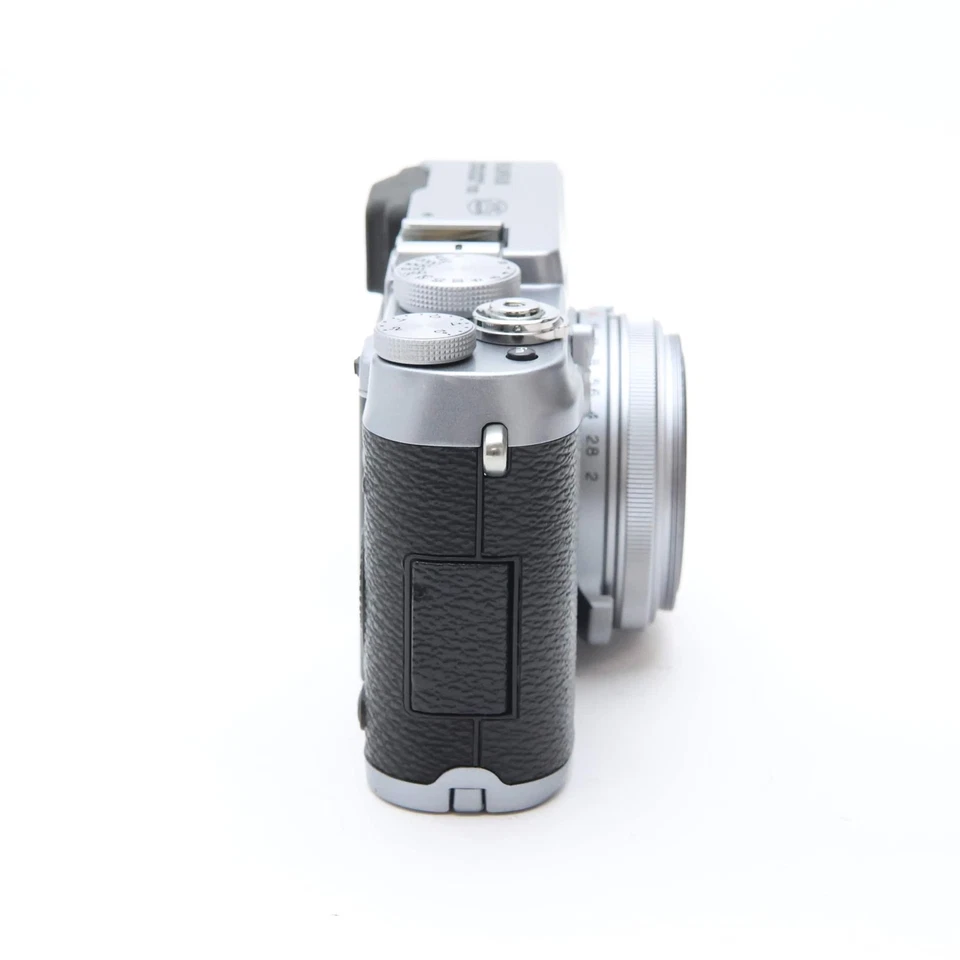 Fujifilm Fuji FinePix X100 Silver Digital Camera #174 - Image 4 of 4