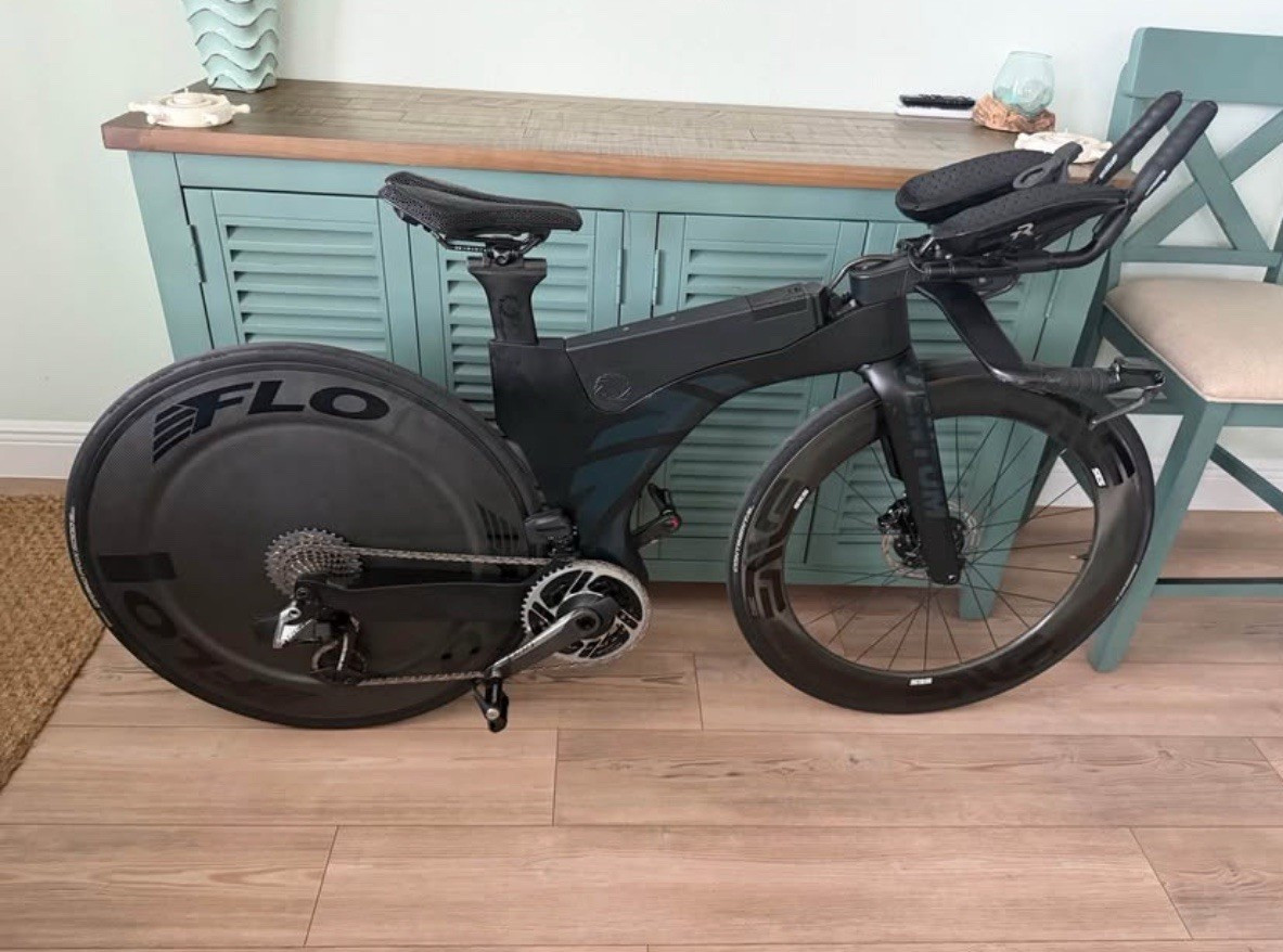 XS Ventum Triathlon/TT Bike Frame Set w/ Fork & Integrated Aerobars, Black 2022