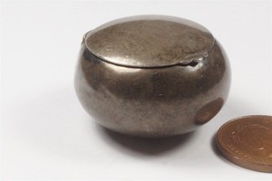 ANTIQUE ENGLISH ROUND STERLING SILVER PILL or TRINKET BOX c1905