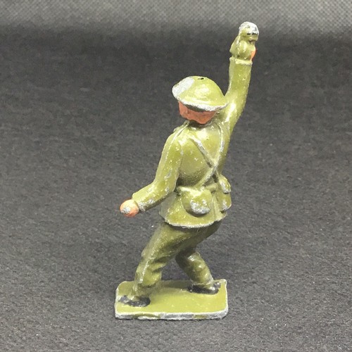 Soldado británico lanzando granada de Phillip Segal (rosa’56) - Imagen 3 de 6