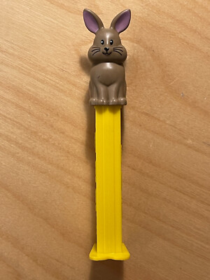PEZ Spender mit Fuß / Hase / Häschen / Osterhase / Ostern / leer