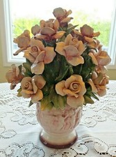 RARE VINTAGE LARGE CAPODIMONTE CENTER PIECE OF PINK ROSES IN VASE