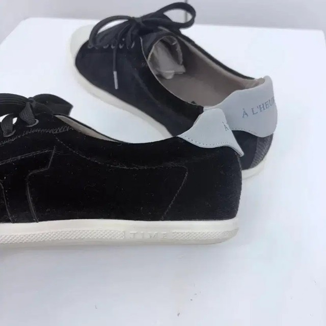 Time Velvet Sneakers - Size 245, Elegant Velvet Design
