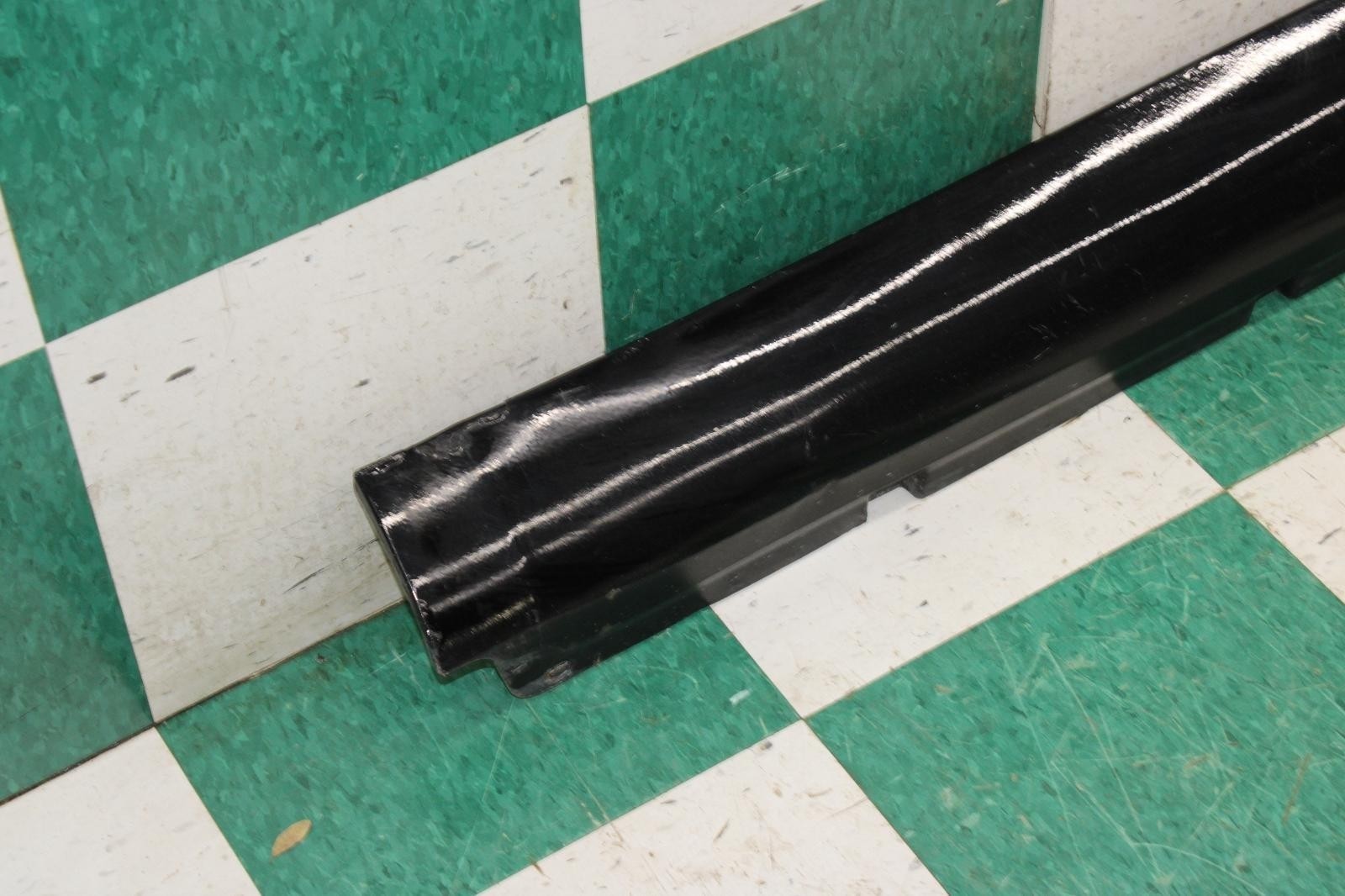 13-18 Flying Spur *SCUFFS* Black Driver Side Left LH Rocker Molding Side Skirt