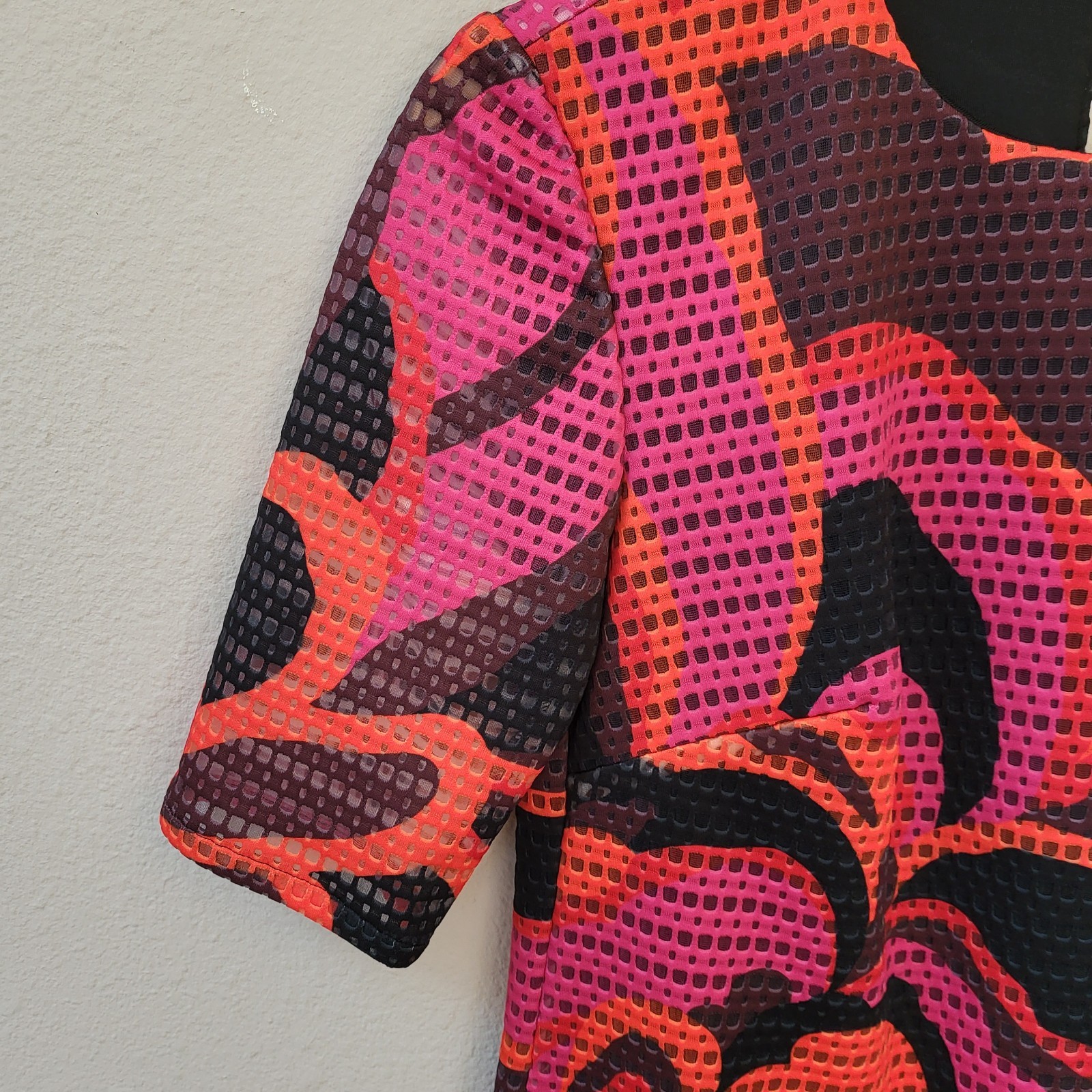 NWT Trina Turk Sheath Dress Sz Small Laser Cut Orange Pink Black Abstract Retro