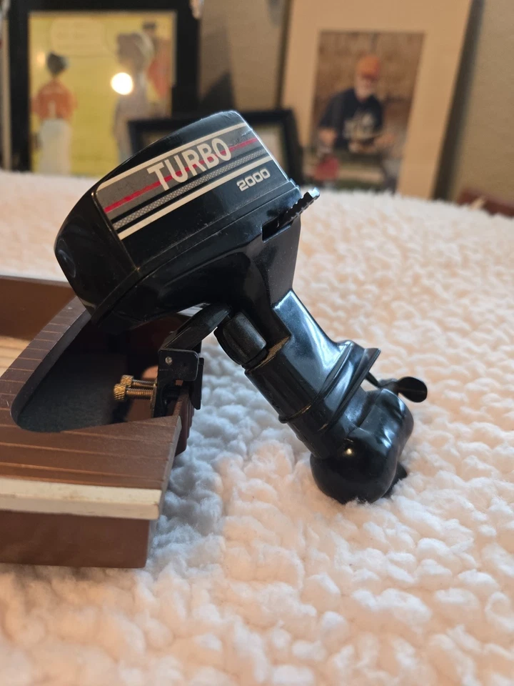 Toy Fleet Liner Boat con turbo dos mil motor falta pieza superior de colección Foto 4 de 4