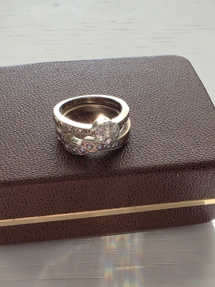 Gorgeous Diamond And Tanzanite Ring Set - Image 3 of 4