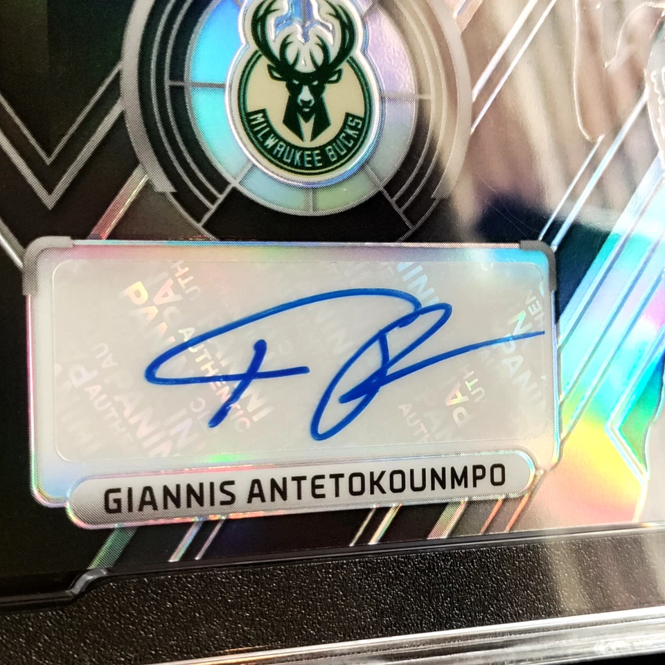 /49 Giannis Antetokounmpo Auto SGC 9 10 2017-18 Spectra Locked In Autograph SP - Image 3 of 4
