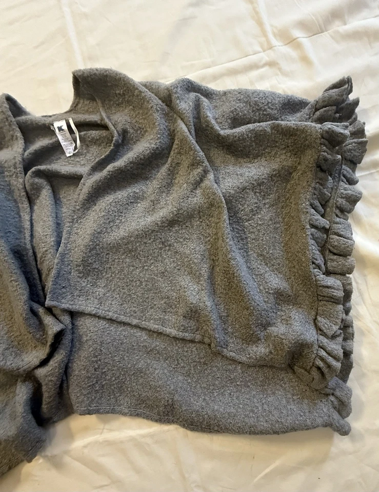 Poncho envolvente chal borde volantes gris accesorios Kmart de colección talla única suave acogedor sistema operativo Foto 2 de 4