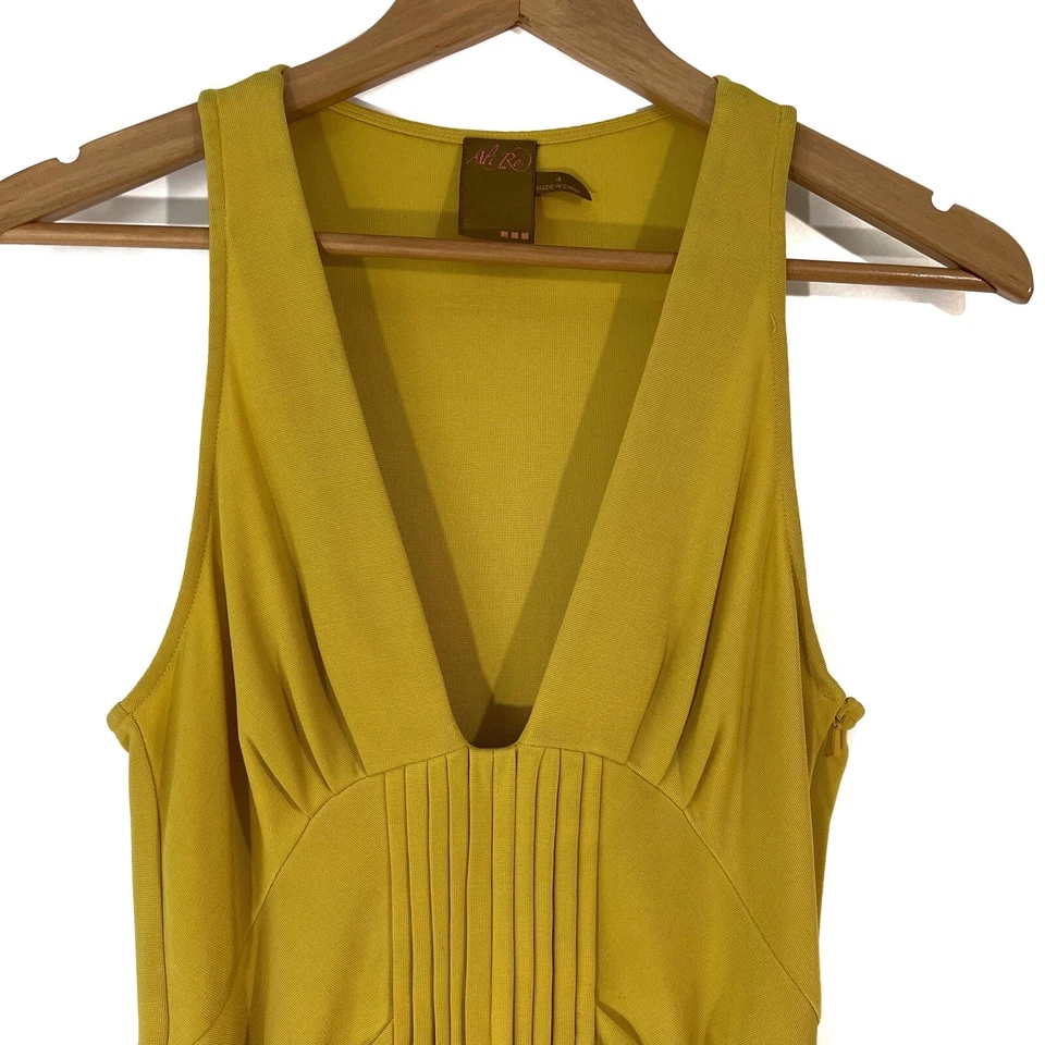 Mini Vestido Ali Ro Para Mujer Talla 4 Pequeño Amarillo Plisado Detalle Cuello en V Sin Mangas Foto 2 de 4