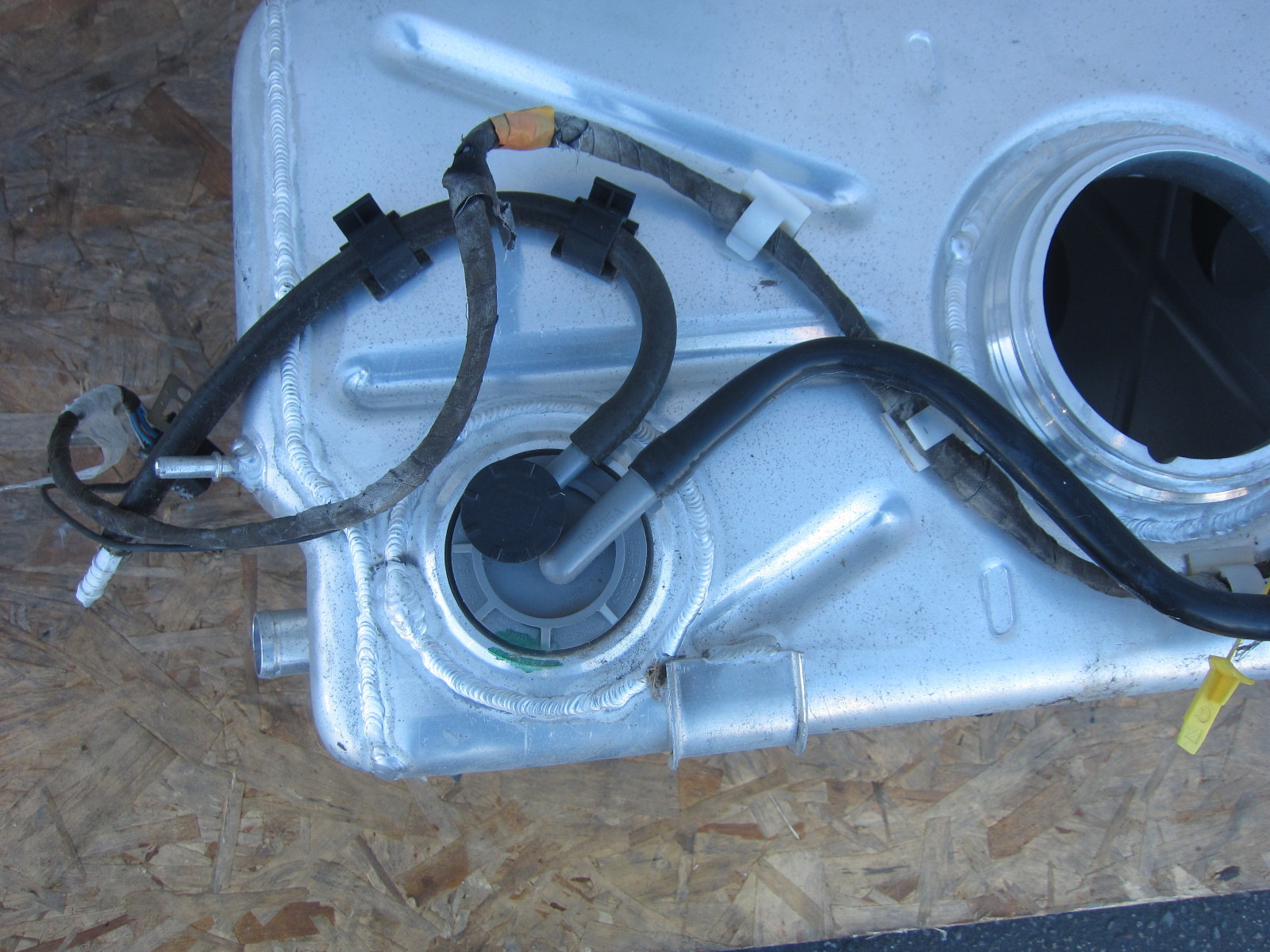 Maserati Quattroporte 2005+ - Two Pump Fuel Tank - USA Version