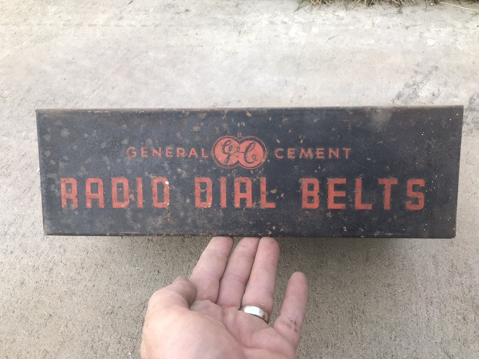 VINTAGE RADIO DIAL BELTS GENERAL CEMENT PARTS DISPLAY BOX Original