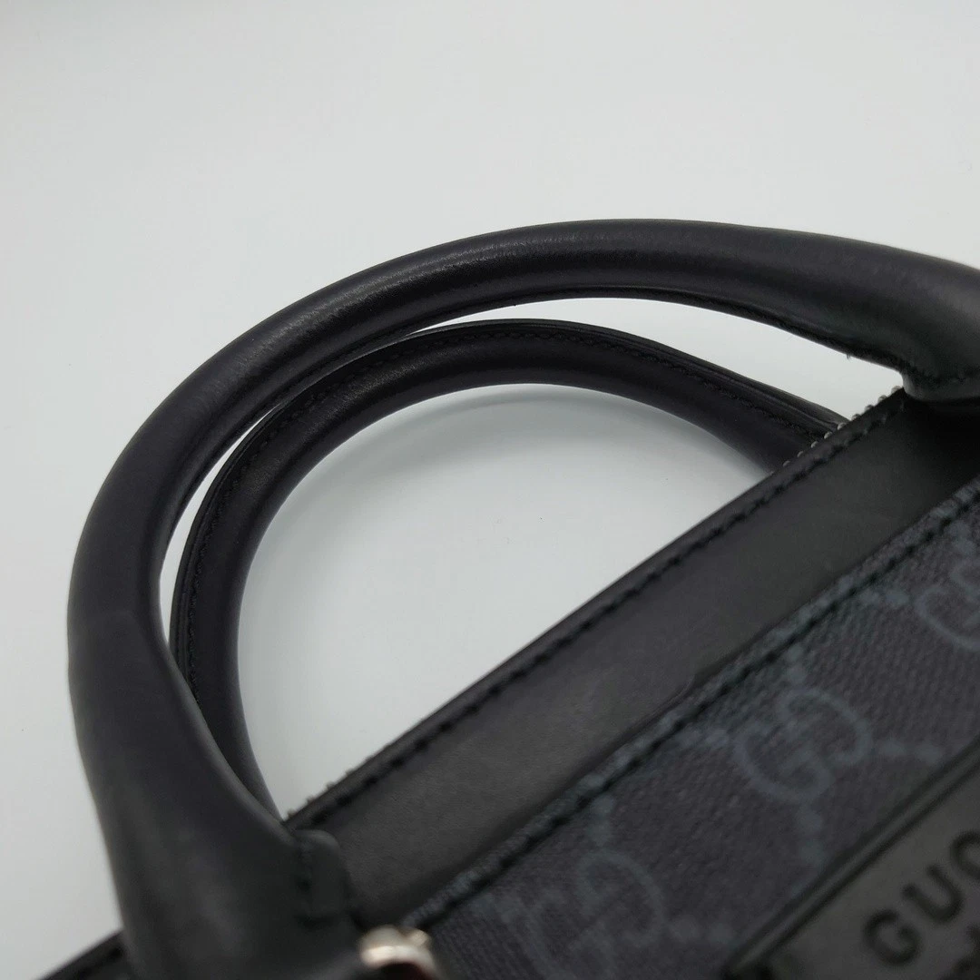 Gucci Business Bag GG Supreme 2 vie tracolla chic quadrata usata ENAR 0