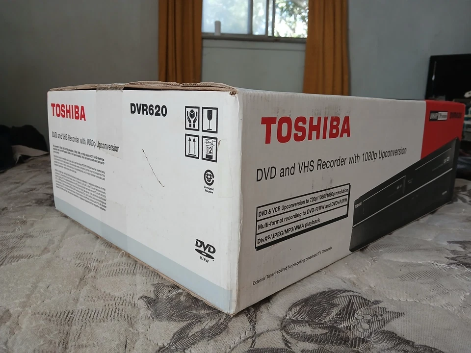 Grabadora de DVD/VHS Toshiba DVR620 sellada de fábrica con conversión ascendente 1080p Foto 4 de 4