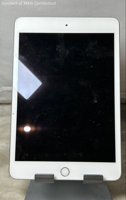 Apple iPad mini 5th Gen A2133 7.9" Wi-Fi Tablet Silver FOR PARTS