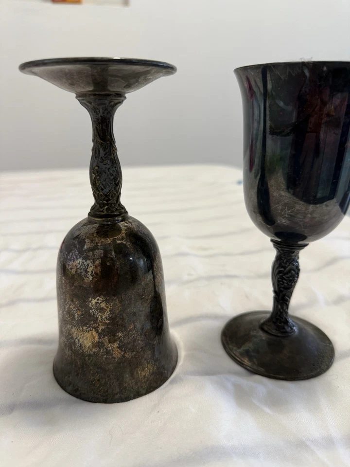 Placa de plata Rogers vintage. Pegatinas todavía en él. Estampado floral Foto 3 de 3