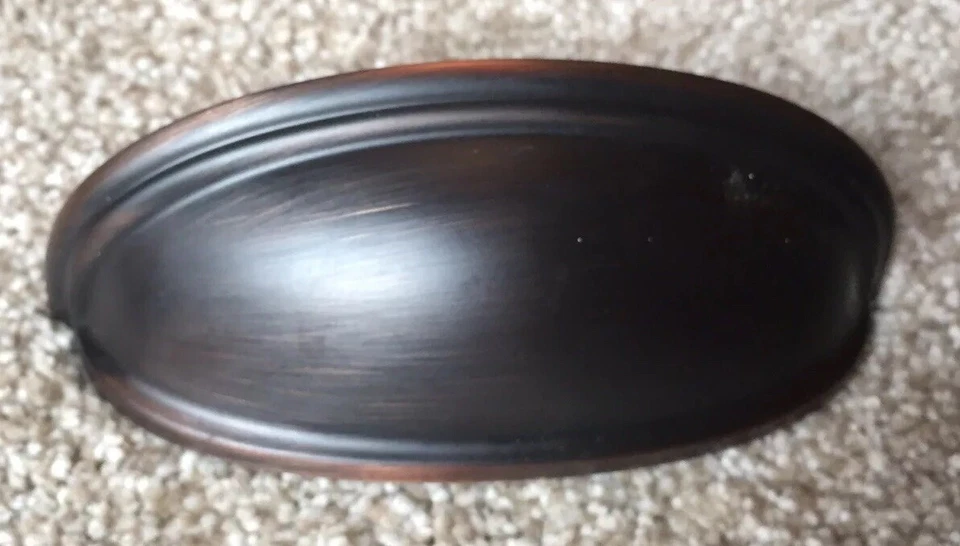 Tirador de copa central Ashby bronce frotado con aceite de 3” (76 mm) y 4” (102 mm) - 21 disponibles Foto 4 de 4