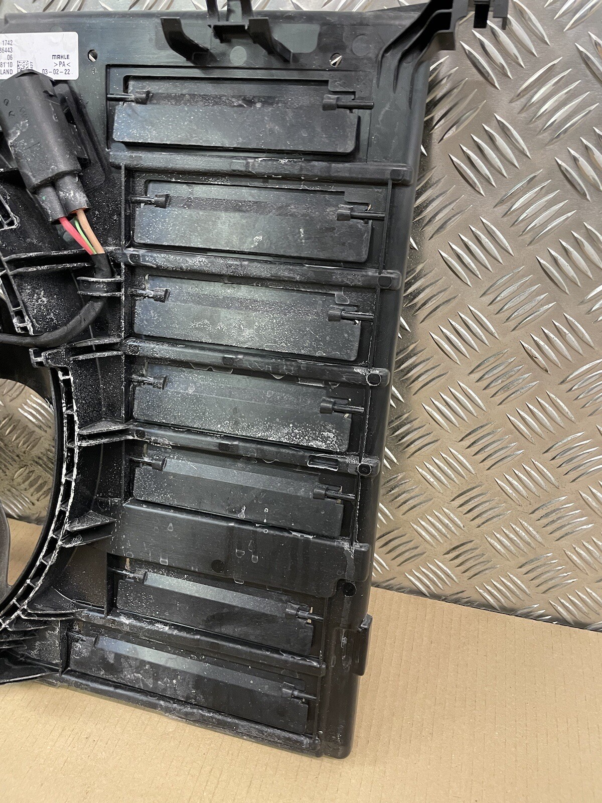 Genuine Mini F40 F45 F46 F48 F55 F57 F54 F60 fan frame with fan  