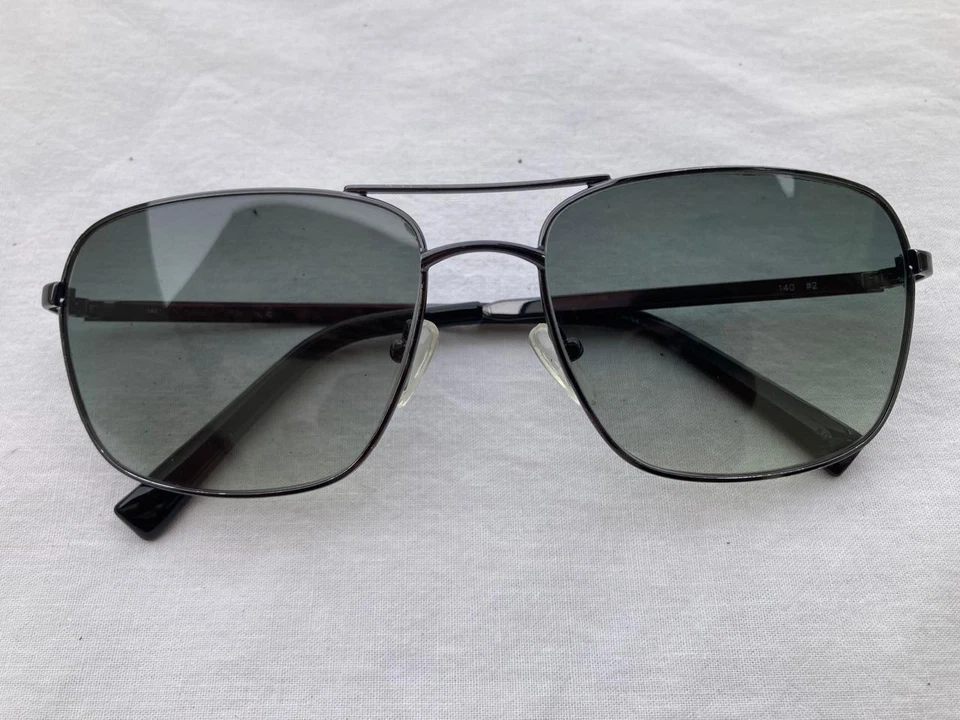 Gafas de sol Calvin Klein para hombre marco negro gafas de sol de aviador marco cuadrado Foto 2 de 4